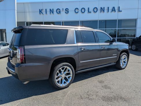 Used 2017 GMC Yukon XL Denali w/ Open Road Package AWD/4WD image 4