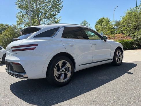 Certified 2026 Genesis GV70 2.5T Select image 3