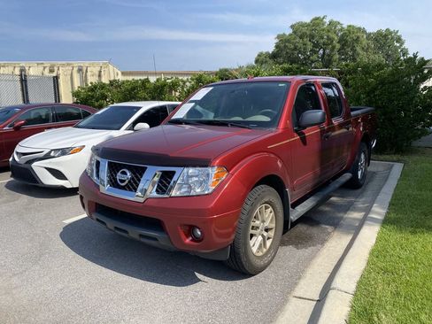 Used 2015 Nissan Frontier SV w/ SV Value Truck Package RWD image 3
