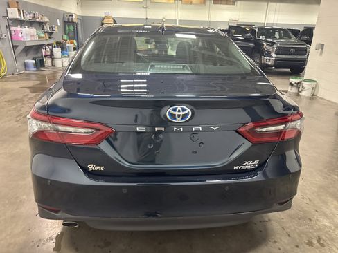 Used 2021 Toyota Camry XLE w/ Navigation Upgrade Package FWD image 4