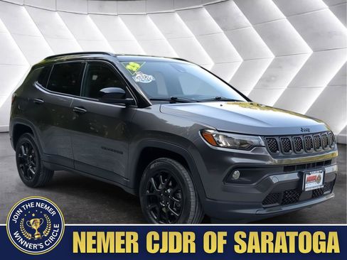 Used 2023 Jeep Compass Latitude AWD/4WD image 1