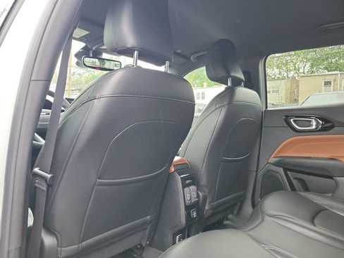 Certified 2025 Jeep Compass Limited AWD/4WD image 12