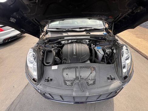 Used 2018 Porsche Macan AWD/4WD image 37