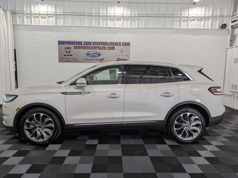 Used 2023 Lincoln Nautilus Reserve AWD/4WD image 2
