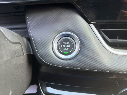 Used 2025 Chevrolet Equinox LT AWD/4WD image 24