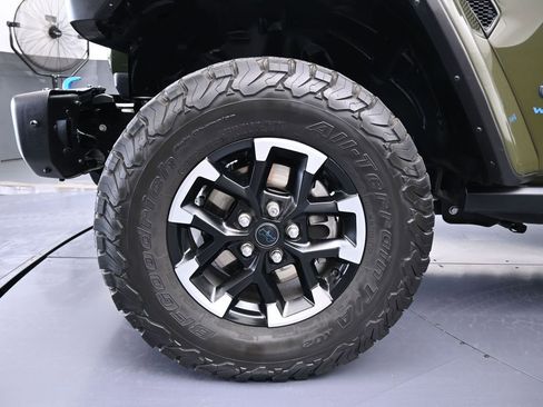 Used 2024 Jeep Wrangler Unlimited Rubicon 4xe image 35