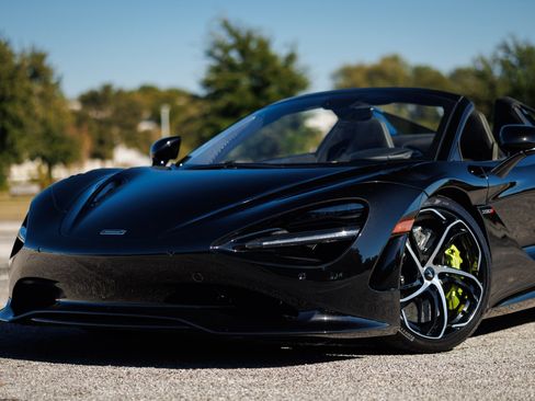 Used 2024 McLaren 750S Spider image 19