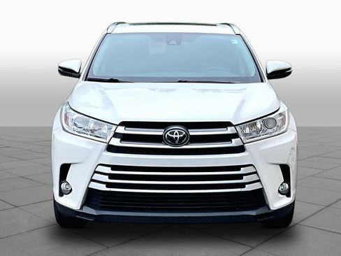 Used 2017 Toyota Highlander XLE AWD/4WD image 4