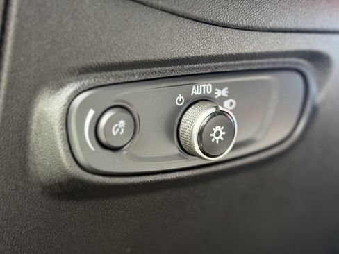 Used 2018 Chevrolet Equinox LS FWD image 24