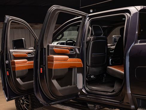 Used 2024 GMC Sierra 3500 Denali Ultimate image 29