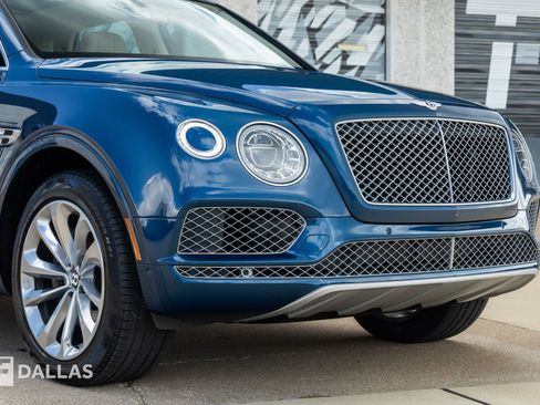 Used 2019 Bentley Bentayga AWD/4WD image 2