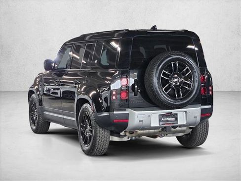 Used 2024 Land Rover Defender 110 S image 8