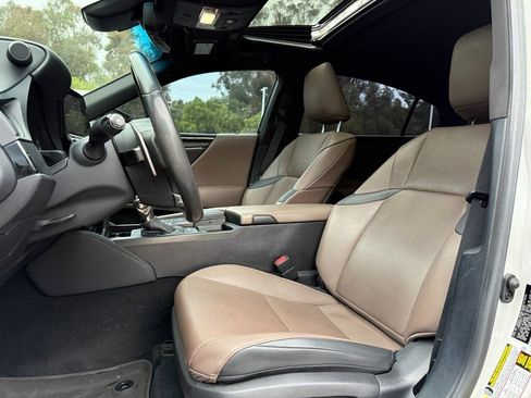 Used 2022 Lexus ES 300h image 10