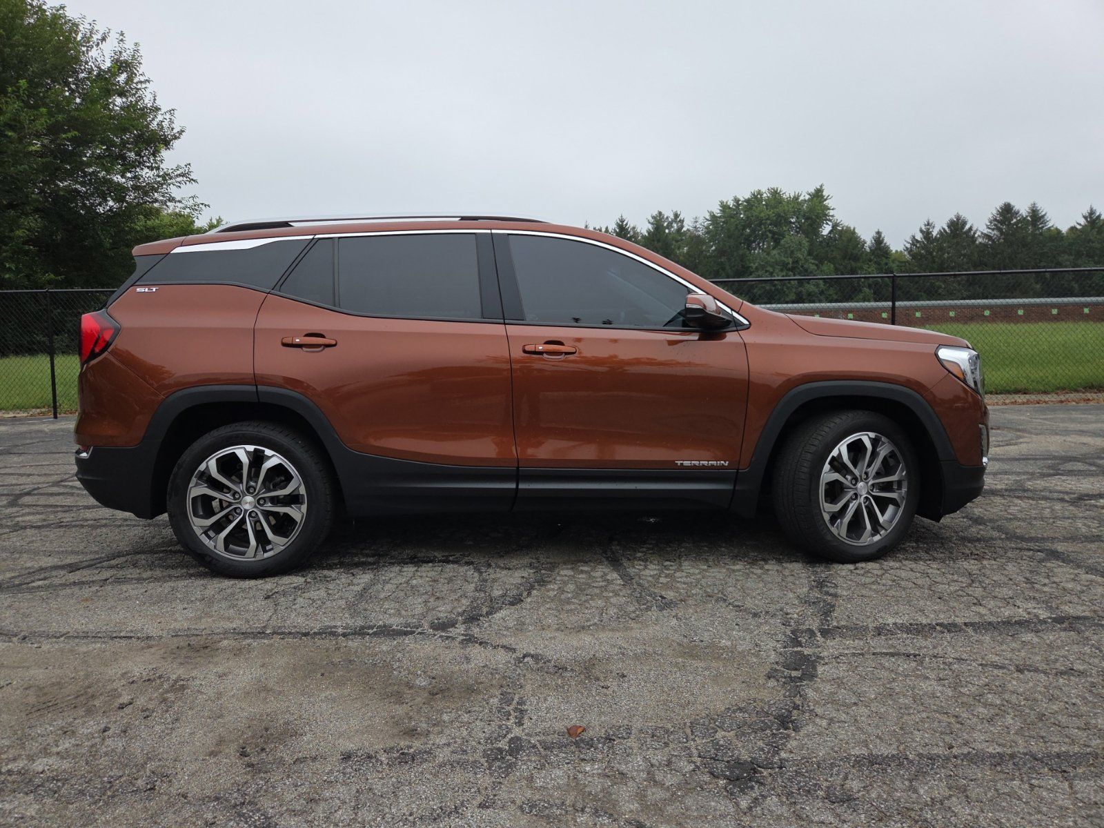 Used 2019 GMC Terrain SLT w/ Preferred Package FWD image 2