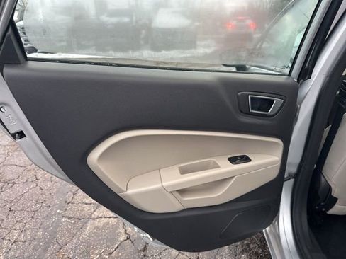 Used 2016 Ford Fiesta SE image 17