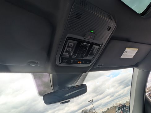 Used 2024 Volkswagen Atlas Cross Sport SEL Premium R-Line image 31