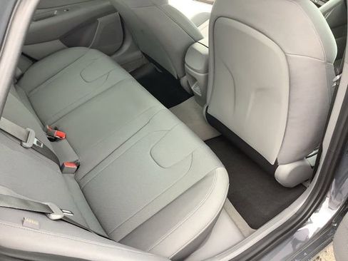 Used 2025 Hyundai Elantra SE image 23