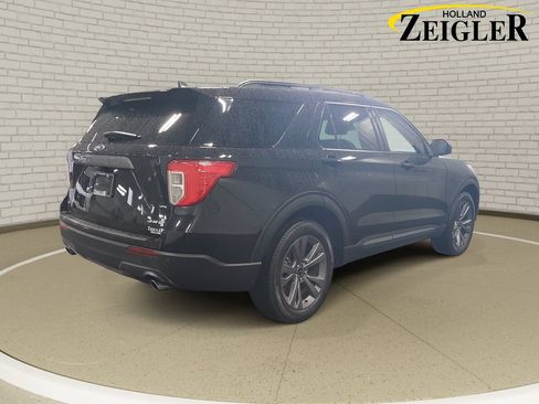 Used 2022 Ford Explorer XLT w/ Equipment Group 202A AWD/4WD image 5