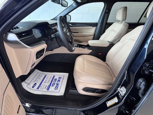 Certified 2024 Jeep Grand Cherokee L Limited AWD/4WD image 15