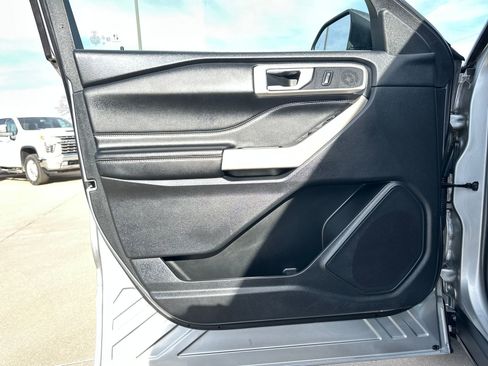 Used 2023 Ford Explorer XLT w/ Equipment Group 202A image 12