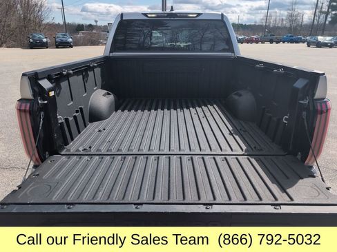 Used 2025 Toyota Tundra Limited AWD/4WD image 23
