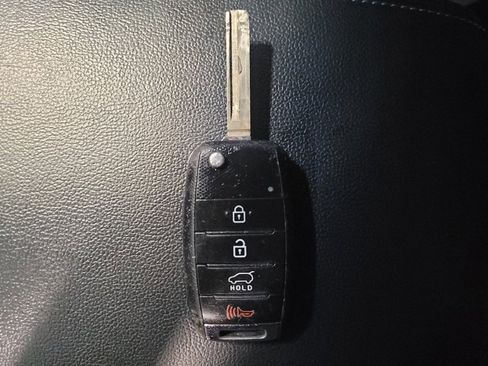 Used 2019 Kia Sorento S image 32