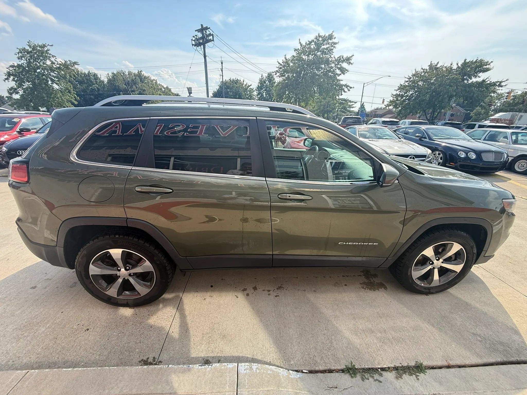 Used 2019 Jeep Cherokee Limited AWD/4WD image 7