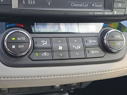 Used 2017 Toyota RAV4 XLE w/ Carpet Mat Package AWD/4WD image 36