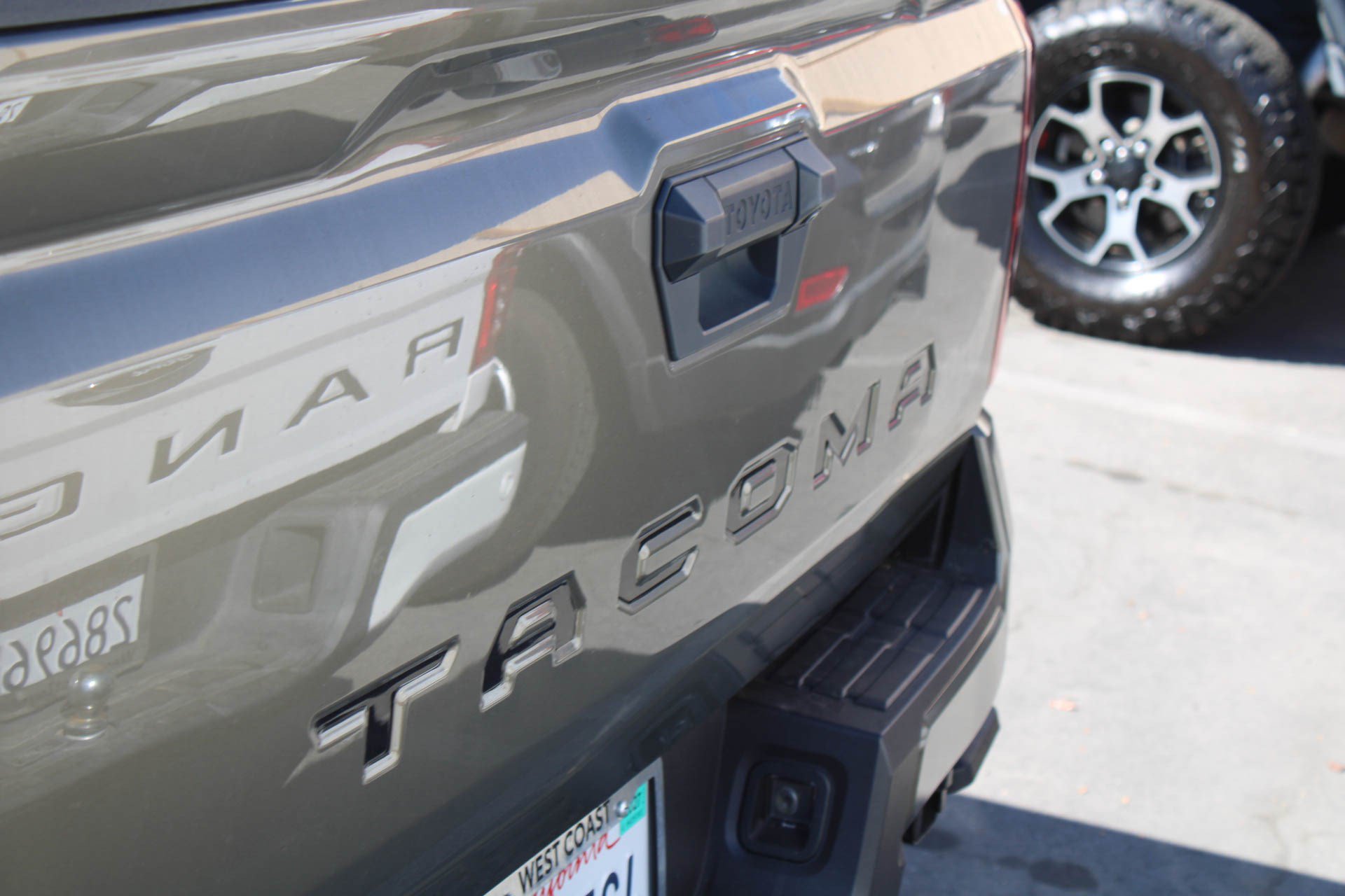 Used 2025 Toyota Tacoma TRD Off-Road AWD/4WD image 10