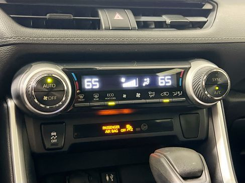 Used 2019 Toyota RAV4 XLE FWD image 25