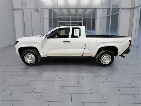 Certified 2025 Toyota Tacoma SR image 5