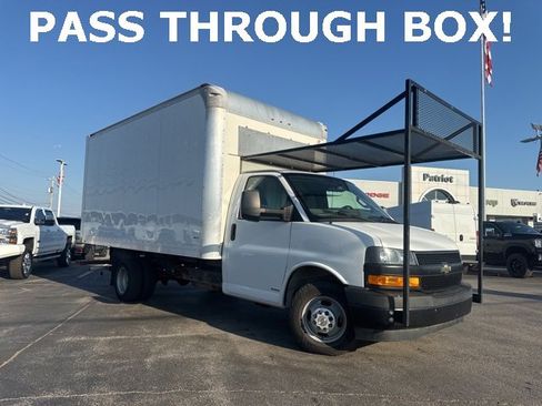 Used 2018 Chevrolet Express 3500 image 1