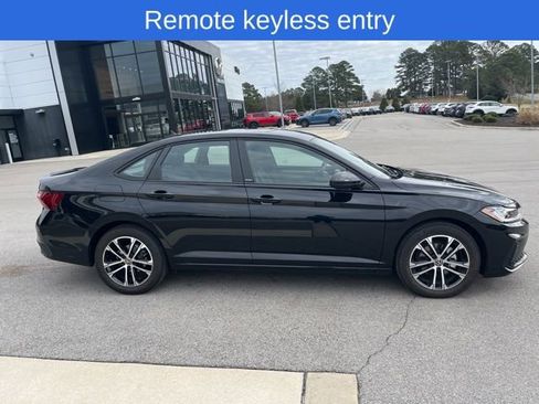 Used 2025 Volkswagen Jetta Sport image 4