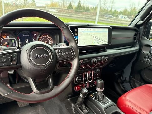 Used 2024 Jeep Wrangler Unlimited Rubicon 392 image 33