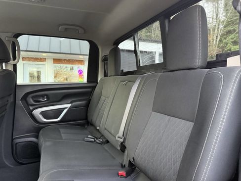 Used 2017 Nissan Titan SV image 17
