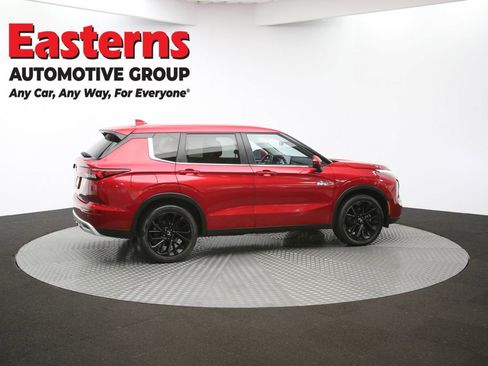 Used 2023 Mitsubishi Outlander SE image 42