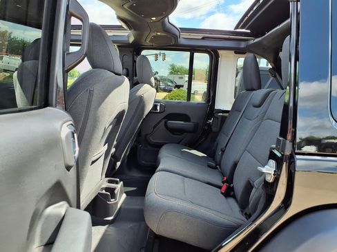 Used 2025 Jeep Wrangler Unlimited Sport AWD/4WD image 27