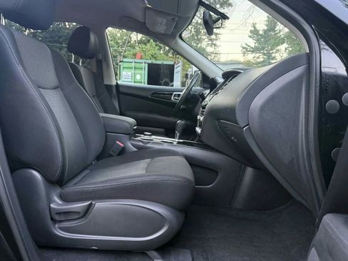 Used 2017 Nissan Pathfinder SV image 9