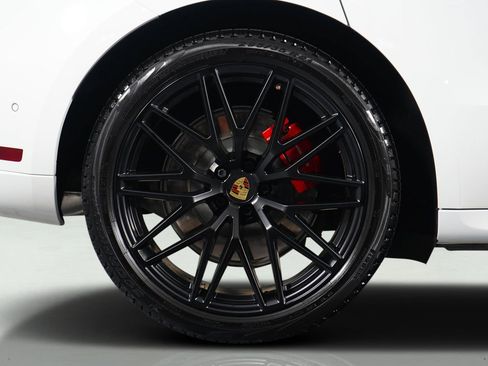 Used 2023 Porsche Macan GTS w/ Premium Package Plus image 11