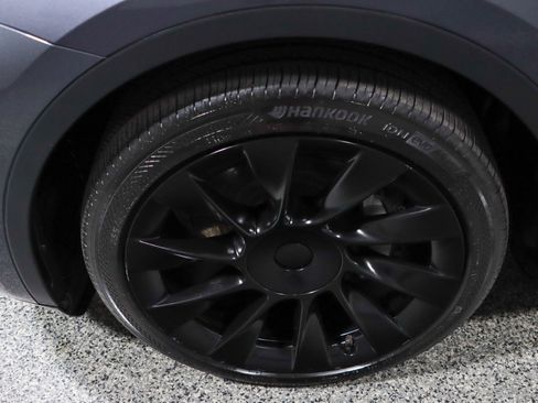 Used 2021 Tesla Model Y Long Range image 11