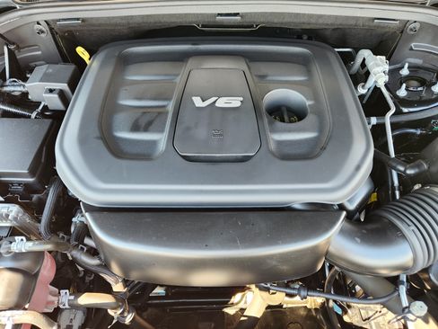 Used 2019 Jeep Grand Cherokee Altitude AWD/4WD image 9