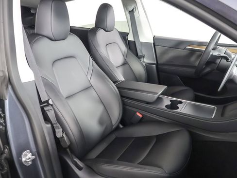 Used 2023 Tesla Model Y Long Range image 31