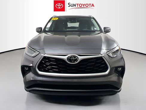Used 2024 Toyota Highlander XLE FWD image 10