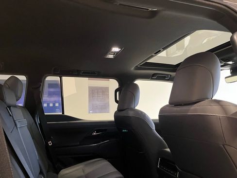 Used 2025 Lexus GX 550 AWD/4WD image 38