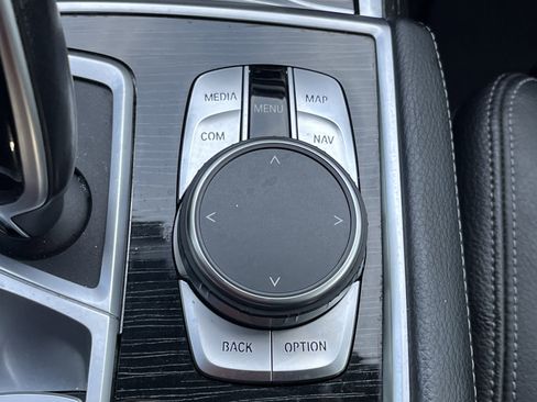 Used 2020 BMW 740i w/ M Sport Package image 8