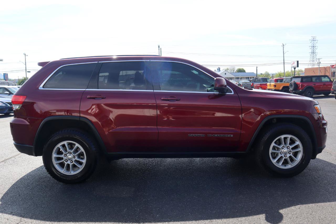 Used 2018 Jeep Grand Cherokee Laredo AWD/4WD image 6