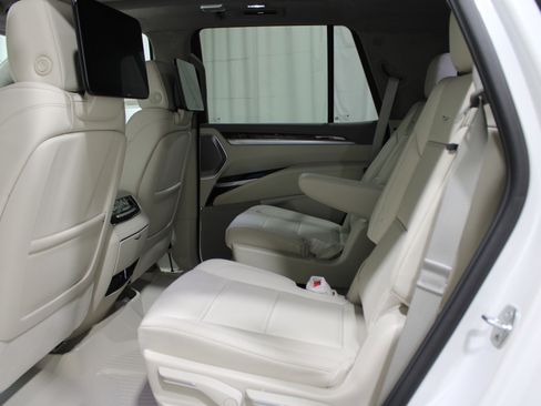 New 2025 Cadillac Escalade Sport Platinum w/ LPO, Floor Liner Package image 27