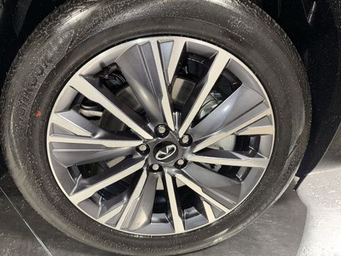 Certified 2026 INFINITI QX60 Luxe w/ Family Package AWD/4WD image 17