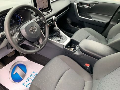 Used 2025 Toyota RAV4 XLE AWD/4WD image 11