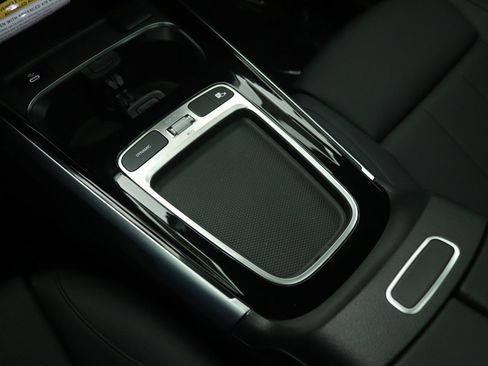 New 2026 Mercedes-Benz GLB 250 image 6